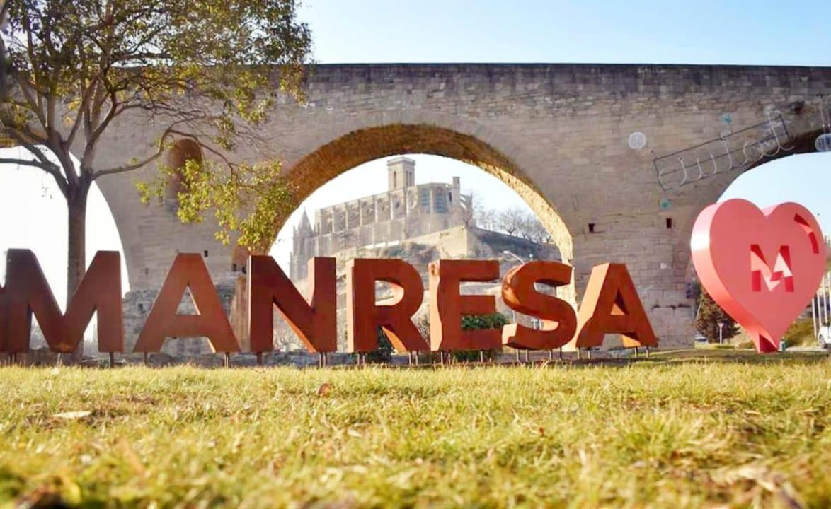 Apartmán Habitacio Polivalent Al Centre De Manresa Exteriér fotografie